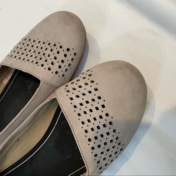 Abeo Grey Leather Laser Cut Round Toe Slip On Flats Womens 7 Comfort Shoes - Picture 8 of 9